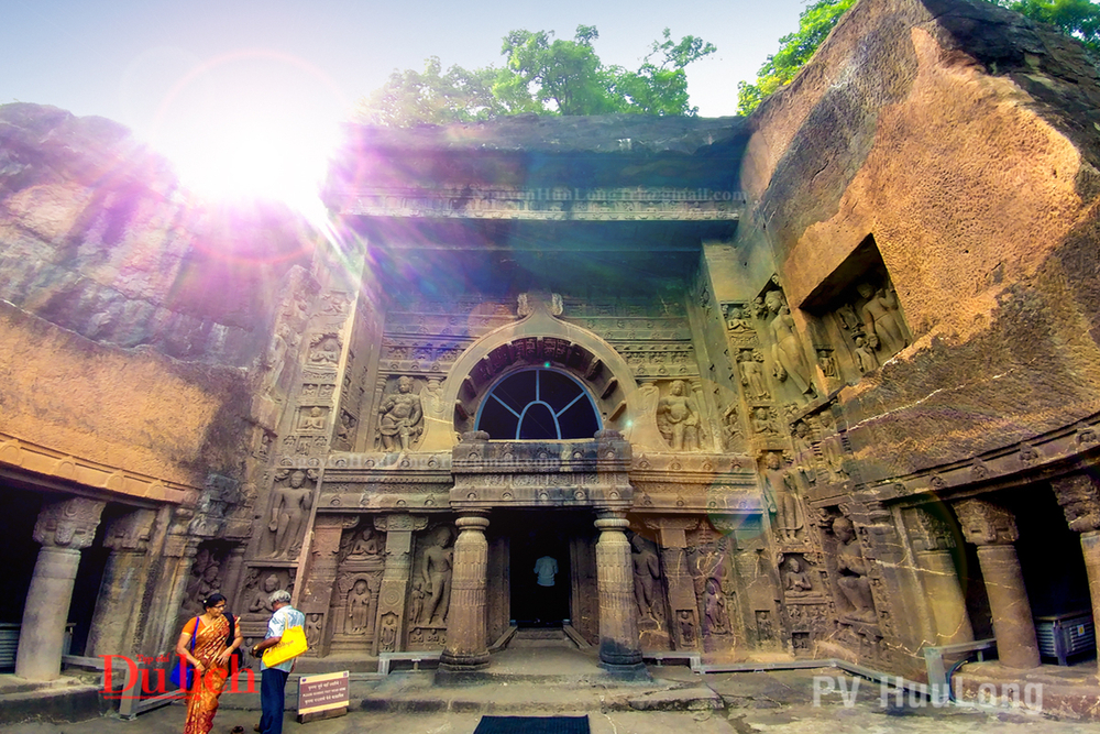 Tuyệt tác công trình Phật giáo xây bên vách núi với hệ thống chùa hang động được người xưa kì công xây dựng.