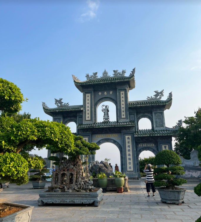 Cổng chùa Linh Ứng Sơn Trà Đà Nẵng. Ảnh: Linh Boo