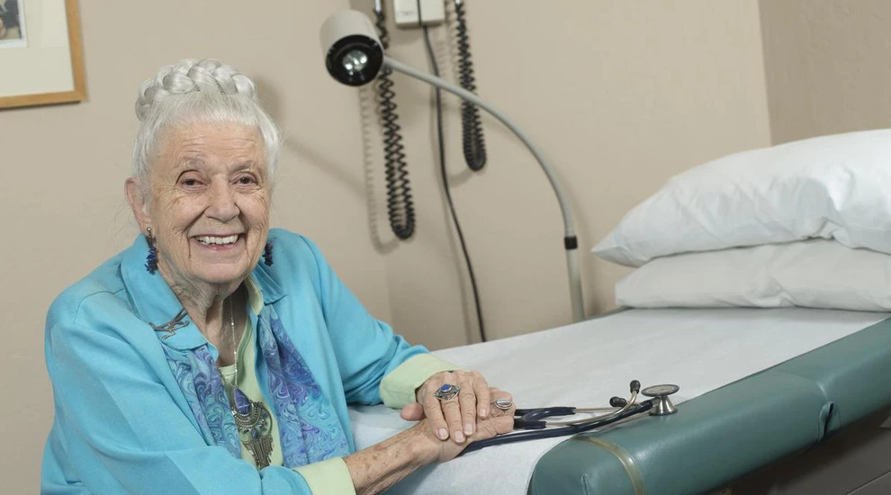 Tiến sĩ Gladys McGarey, 102 tuổi chia sẻ bí quyết sống vui vẻ và trường thọ.