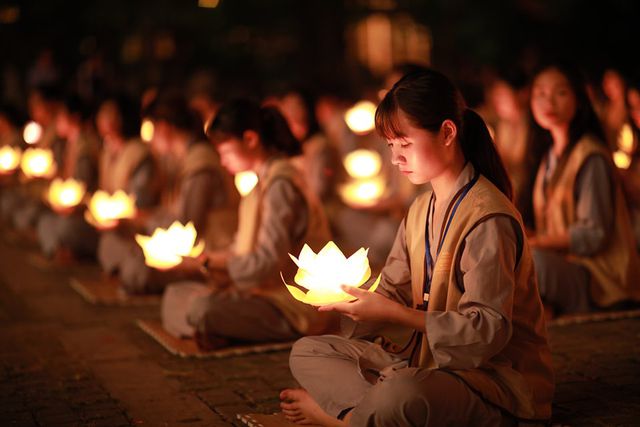 Người mê, kẻ tỉnh thương mình khác nhau chỗ nào? 2 Ảnh minh hoạ.