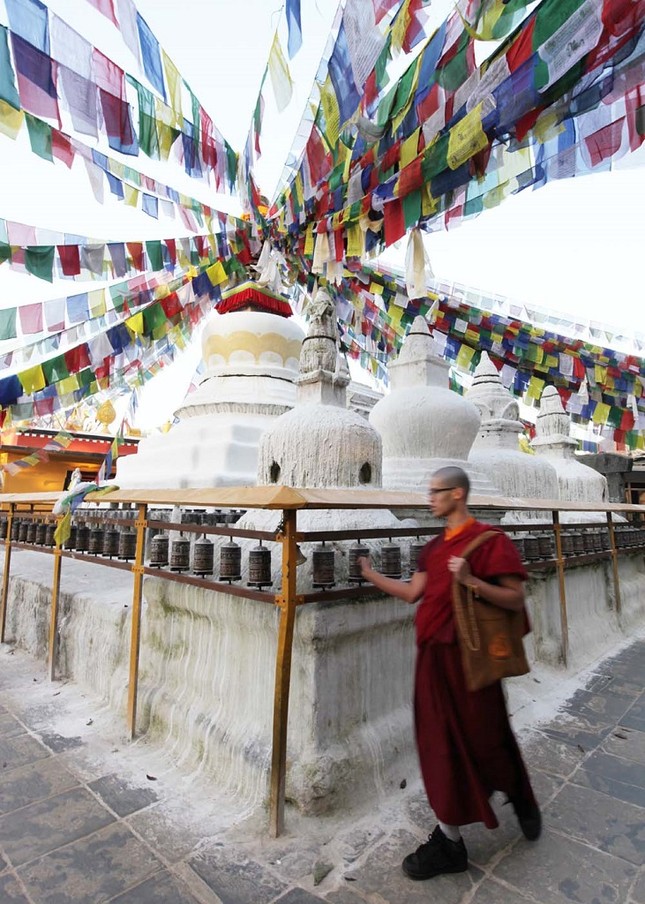 Chư Tăng nhiễu tháp Namo Buddha, Nepal