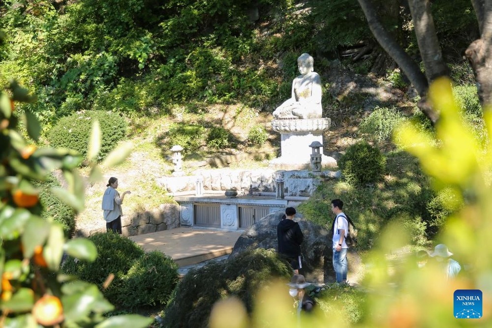 Đây là một trong 7 ngôi chùa cổ trên núi của Hàn Quốc được tổ chức UNESCO công nhận là Di sản thế giới vào năm 2018. Ảnh: Xinhua