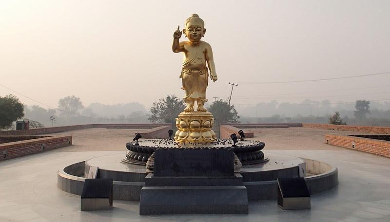 Tôn tượng Đức Phật sơ sinh