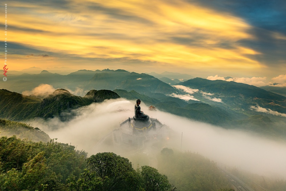 Đại Phật tượng A Di Đà trên đỉnh Fansipan là tượng Phật A Di Đà bằng đồng tọa lạc ở độ cao cao nhất châu Á