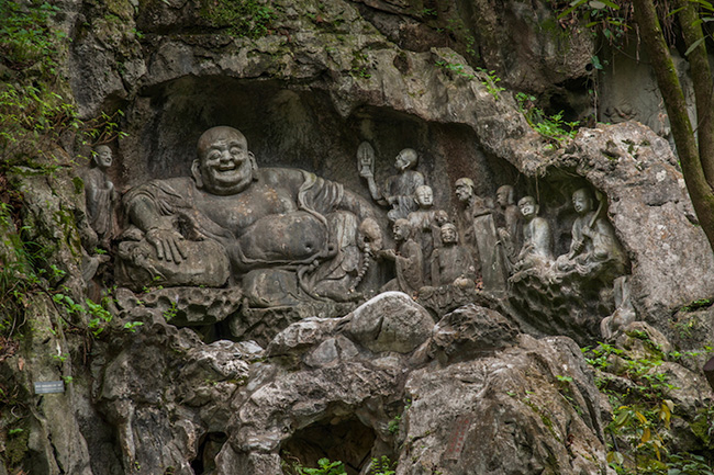 Tượng Phật tại chùa Linh Ẩn