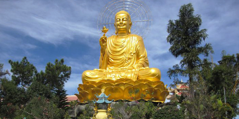 Tượng Phật niêm hoa vi tiếu lớn nhất tỉnh Lâm Đồng ngự tại thiền viện Vạn Hạnh