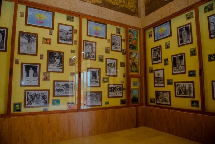 Khu trưng bày hình ảnh của Tổ sư Minh Đăng Quang tại di tích
