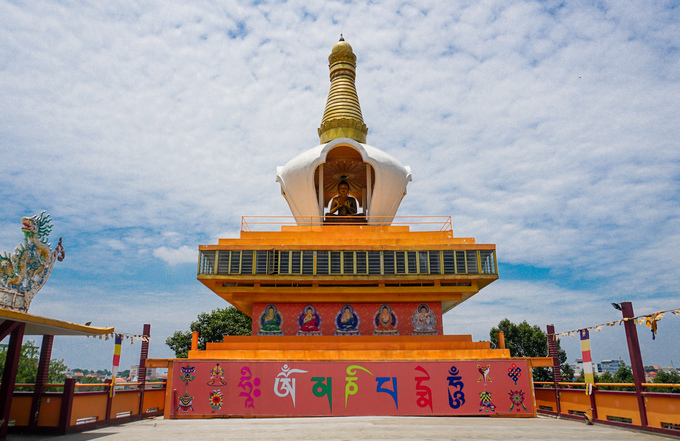 Điểm nhấn của công trình mới là bảo tháp Mandala cao khoảng 15 m, kiến trúc thường thấy trong những ngôi chùa xứ Tây Tạng.