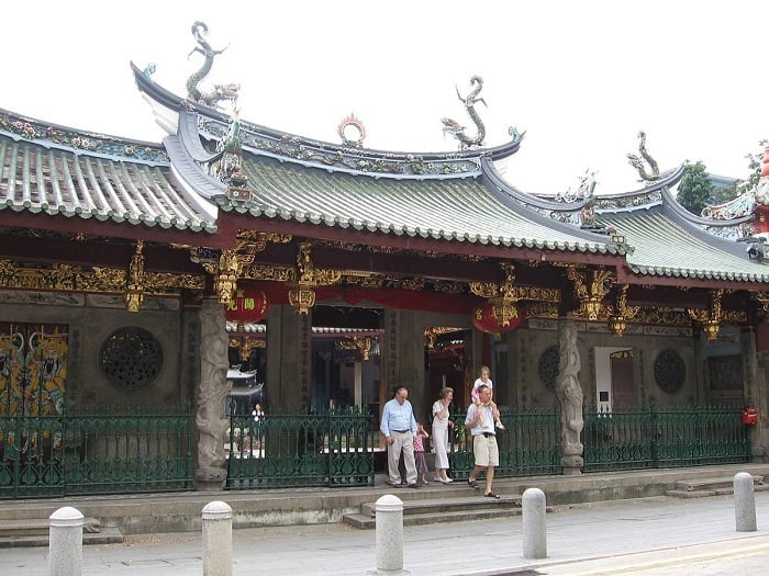 Chùa Phụng Sơn Trì được xây dựng từ năm 1908 đến 1913 bởi những người di cư Trung Quốc