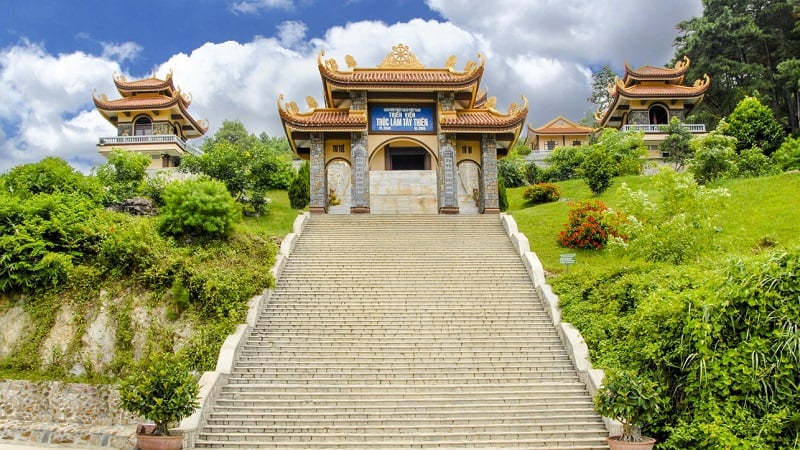 Tam quan Thiền viện Trúc Lâm Tây Thiên (Vĩnh Phúc)