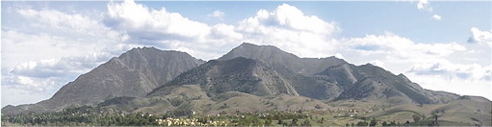 Núi Diablo nhìn từ Newhall Park ở thành phố Concord, California