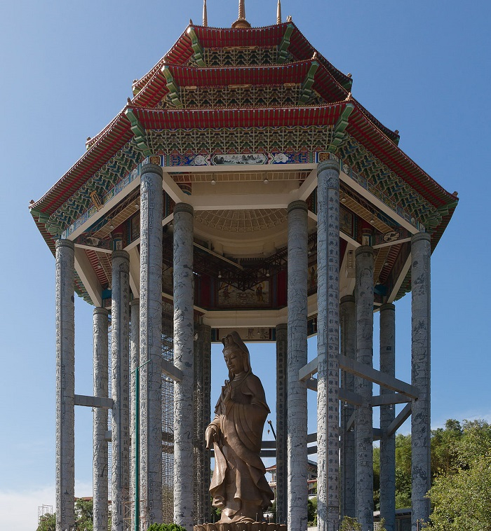 Bức tượng Phật cao 36,5 mét tại chùa Kek Lok Si