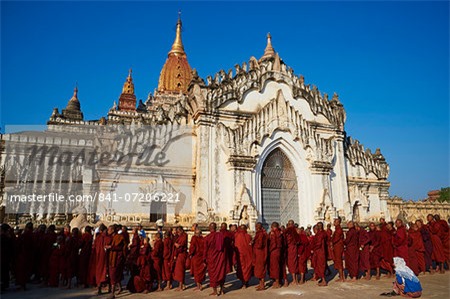 Chùa Ananda tổ chức lễ hội chùa vào tháng Giêng hằng năm và là một trong những lễ hội chùa nổi tiếng nhất ở Bagan. Ảnh: masterfile.