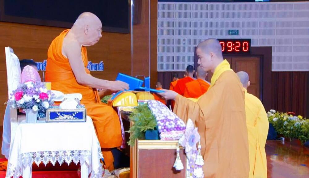 Đại đức Thích Chánh Minh (TP.Cần Thơ) nhận bằng Thạc sĩ Phật học của MCU
