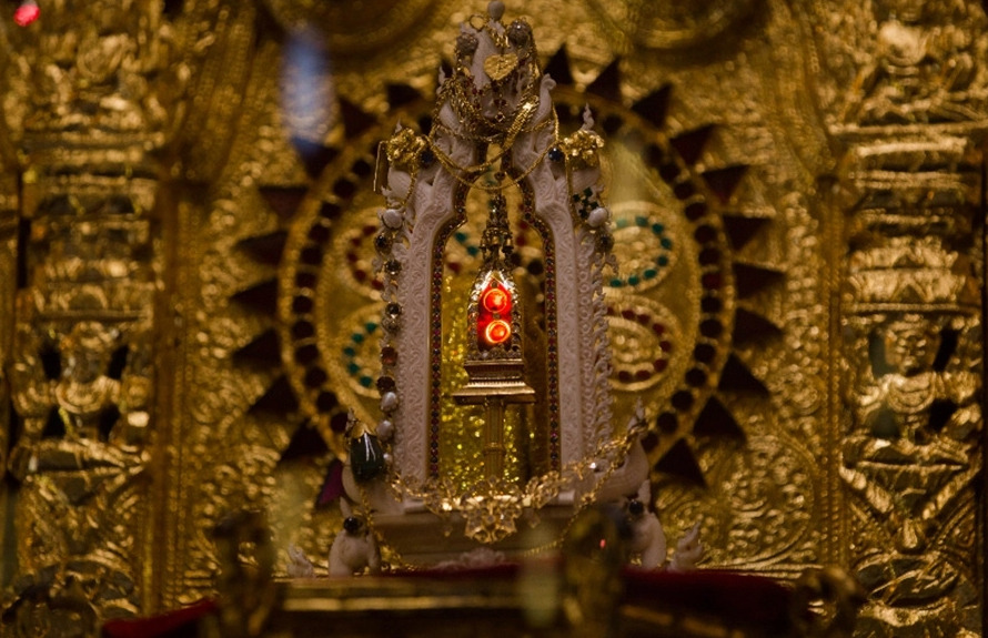 Xá lợi tóc linh thiêng của Đức Phật được cất giữ tại chùa Botahtaung. Ảnh: The Irrawaddy