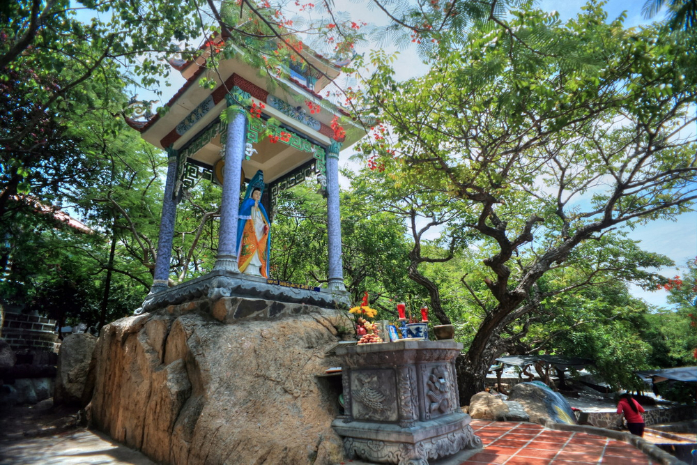 Vào năm 1993, chùa Cổ Thạch đã được công nhận là một di tích, thắng cảnh cấp quốc gia của Việt Nam.