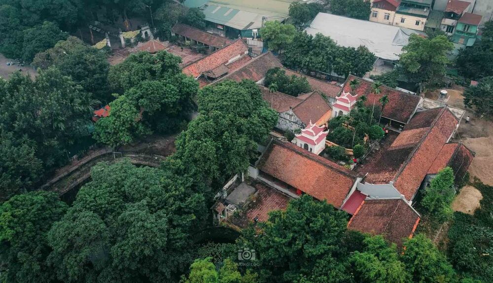 Ngày nay, chùa Láng là một trong những ngôi chùa có không gian rộng bậc nhất khu vực nội thành Hà Nội. Ảnh: Vương Lộc.