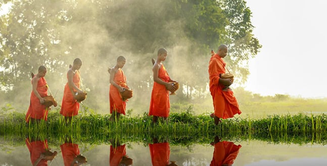 “Người tu đạo như người chèo thuyền ngược dòng, không tiến sẽ bị lùi”.