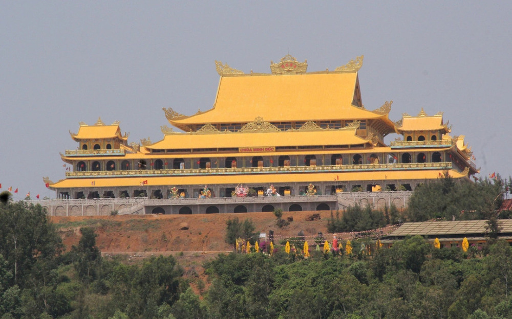 Chánh điện chùa Minh Đức và nhiều hạng mục đã cơ bản hoàn thành.