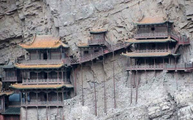 Huyền Không Tự hay chùa Huyền Không nằm cheo leo trên vách núi Hằng Sơn ở thành phố Đại Đồng (tỉnh Sơn Tây, Trung Quốc). Đây là công trình kiến trúc bằng gỗ được xây dựng trên vách núi cao nhất và được bảo tồn nguyên vẹn nhất ở Trung Quốc.