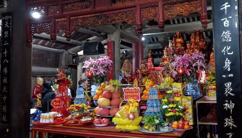 Chùa Keo Thái Bình ngoài thờ Phật còn có thờ Thánh (tiền Phật, hậu Thánh) và phối thờ một số người có công trong việc xây dựng chùa.