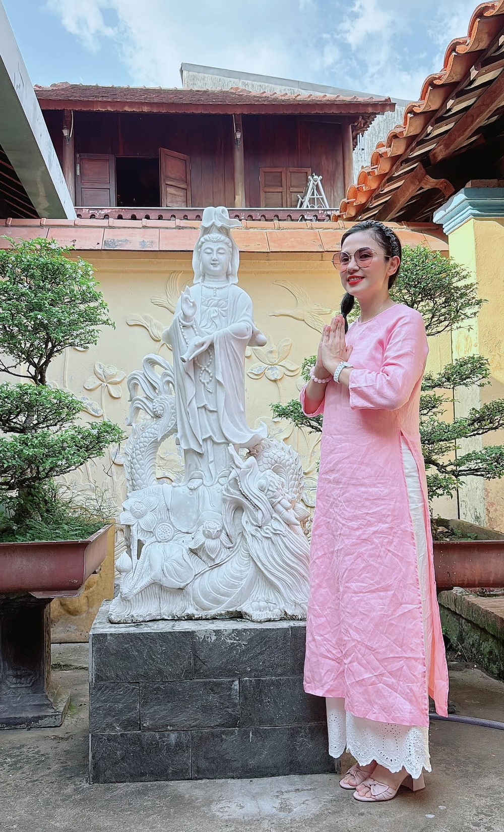 Việt Trinh là một Phật tử nhiều năm nay