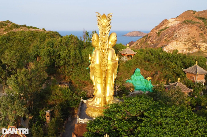 Tượng Phật đôi Quan Thế Âm Bồ Tát cao nhất Việt Nam tính đến thời điểm hiện tại (Ảnh: Doãn Công).