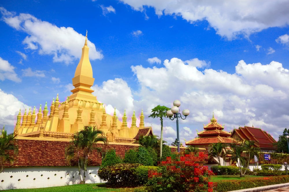 Truyền thuyết về Thạt Luổng của người Lào kể lại rằng, vào năm 236 Phật lịch (thế kỷ thứ III TCN), có năm nhà sư người Lào sau khi học xong ở Ấn Độ trở về quê hương đã mang theo chiếc xương đầu gối của Đức Phật. Ảnh: Expedia.