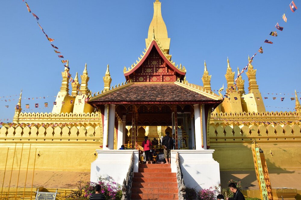 Thạt Luông đã bị phá hủy trong cuộc xâm lược của người Thái vào thế kỷ 19, nhưng sau đó đã được khôi phục nguyên trạng. Ảnh: Tripadvisor.