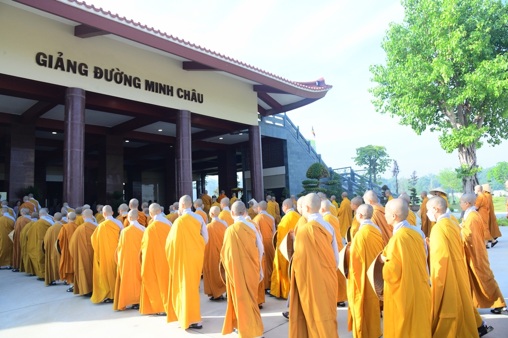 Hình ảnh khóa huân tu cấm túc dành cho lãnh đạo và giảng viên Học viện Phật giáo VN tại TP.HCM trong mùa An cư kiết hạ Phật lịch 2568.