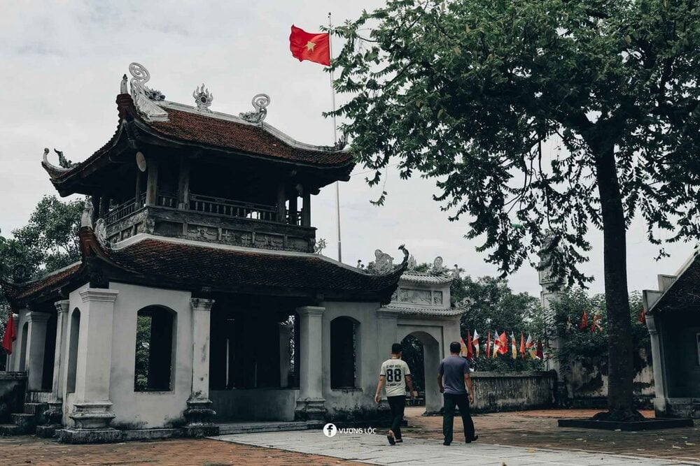 Chùa Đậu có tên chữ là Thành Đạo Tự hoặc Pháp Vũ Tự, dân gian thường gọi là chùa Vua, chùa Bà, hay chùa Đậu, mỗi tên gọi đều gắn với một huyền tích. Ảnh: Vương Lộc
