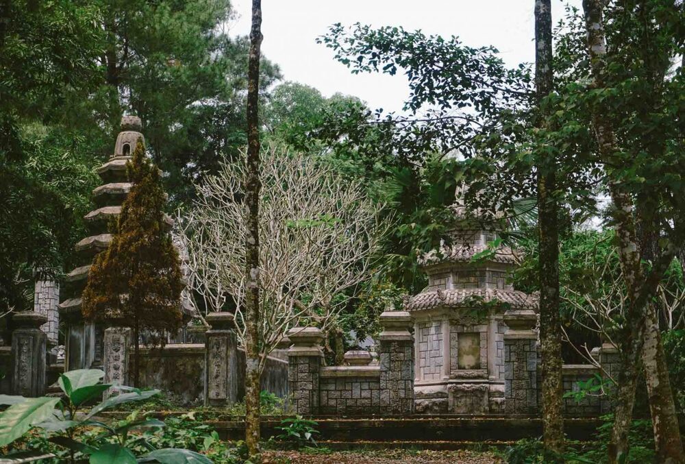 Từ lúc xây dựng cho đến nay, chùa Từ Hiếu vẫn luôn giữ được nét tôn nghiêm, trầm mặc vốn có. Ảnh: Nguyên Phong