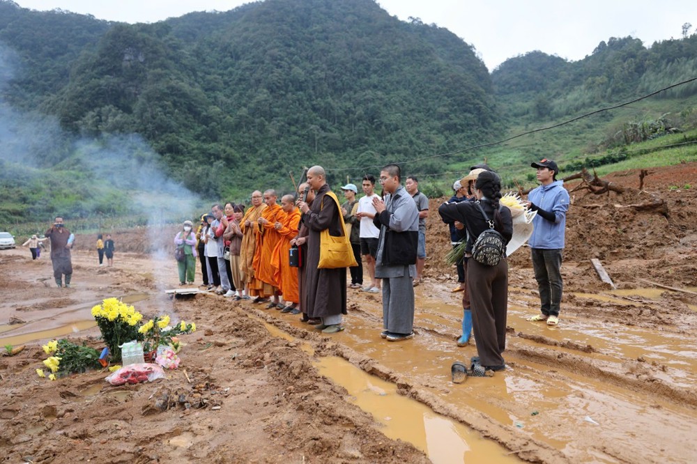 Chia sẻ quà tặng, yểm trợ tinh thần đồng bào ở Cao Bằng