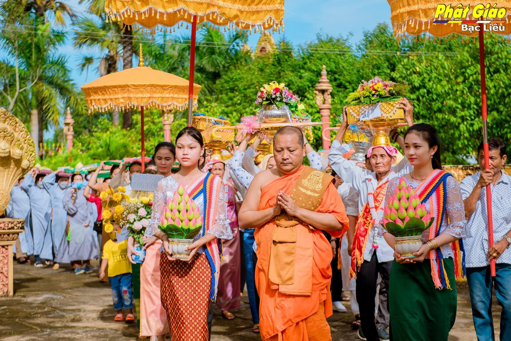 Lễ dâng y Kathina tại chùa Cosdon (Bạc Liêu)