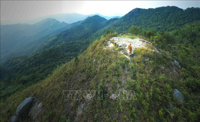 Nơi cao nhất khu vực này là Bàn Cờ Tiên, là dấu vết của tịnh thất khi xưa.