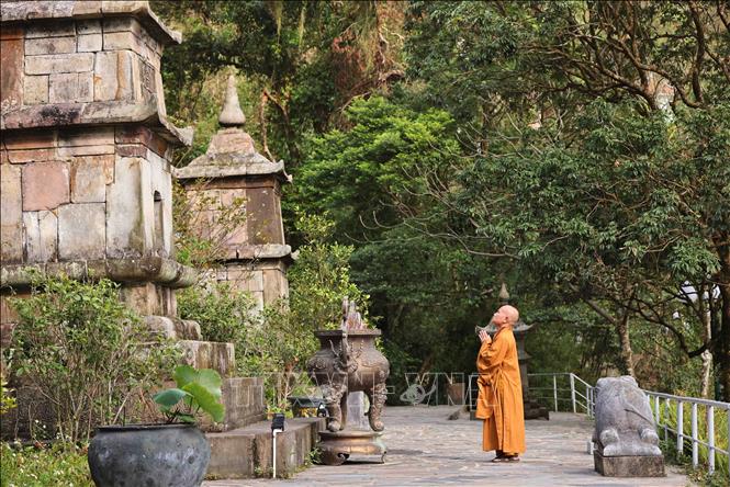 Trước chùa Ngọa Vân thượng, ngọn tháp cổ mang tên 'Phật hoàng tháp' là nơi lưu giữ một phần xá lị của Phật hoàng.