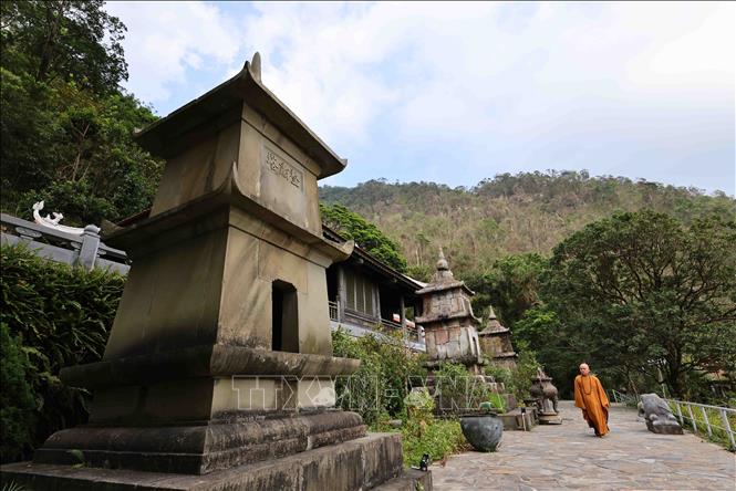 Chùa, am Ngọa Vân là nơi mà Phật Hoàng Trần Nhân Tông từng tu hành đắc đạo. Vì thế ngôi chùa này là thánh địa của Phật Giáo Trúc Lâm.