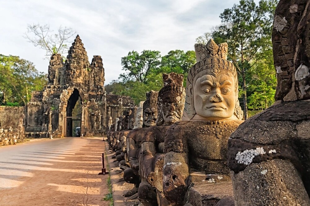 Angkor Thom là biểu tượng cho sự hưng thịnh của vương quốc Khmer trong quá khứ.