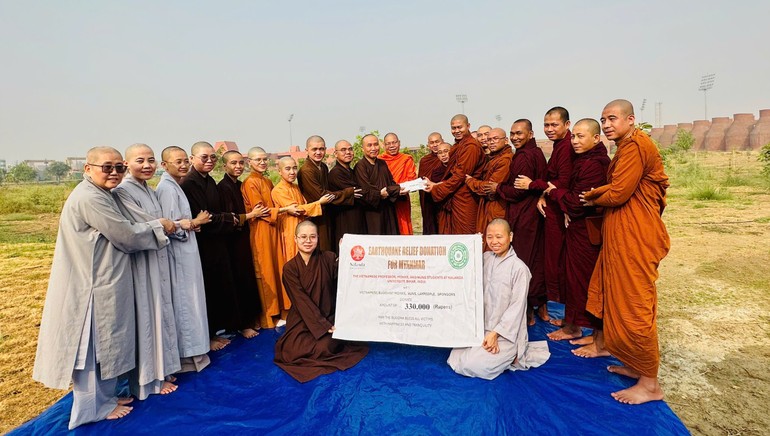 Tăng Ni sinh Việt Nam tại Ấn Độ vận động cứu trợ Myanmar 1