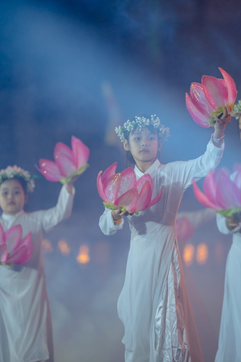 Đêm nhạc “Việt Nam muôn thuở, Sáng ngời đạo thiêng” mở đầu chào mừng Vesak 2025 14
