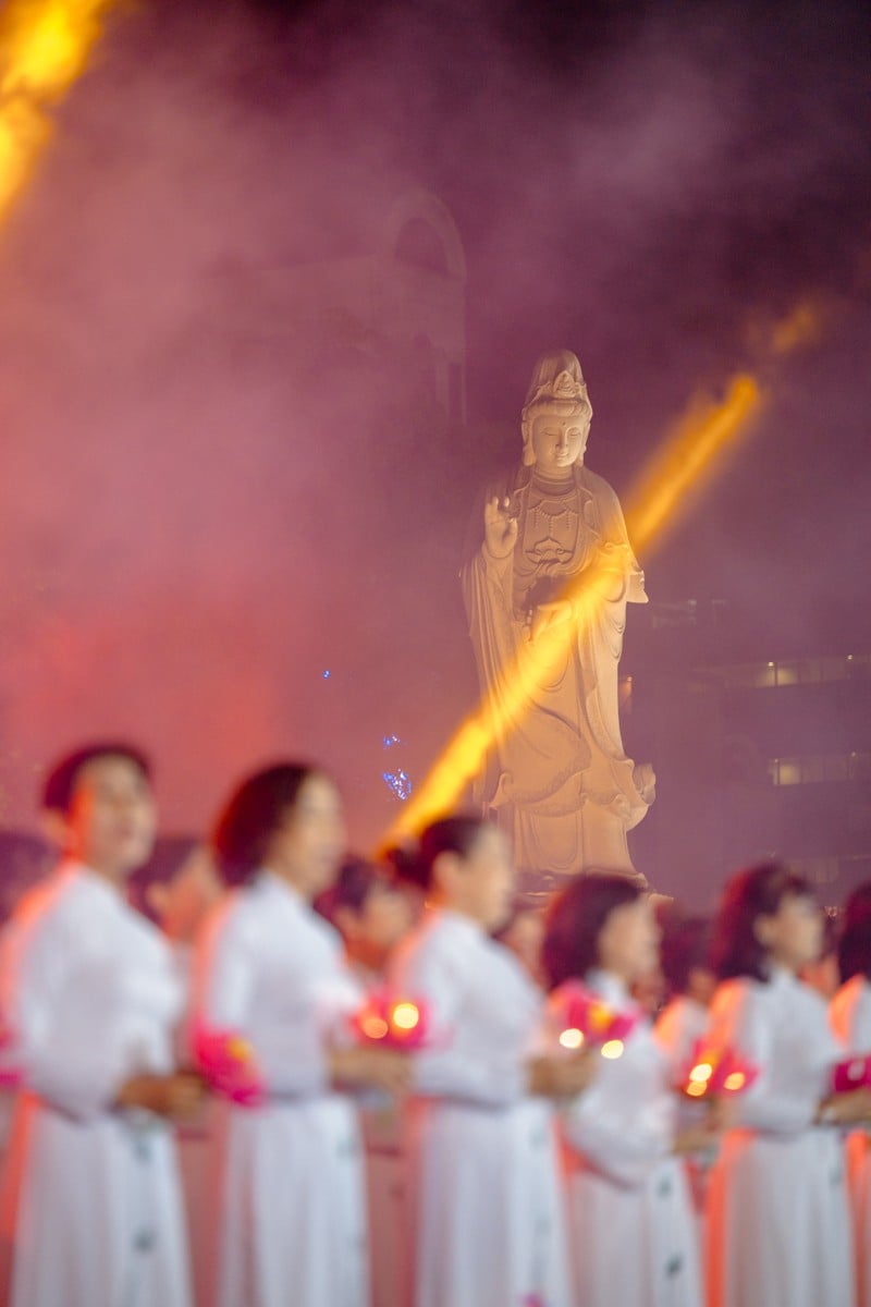 Đêm nhạc “Việt Nam muôn thuở, Sáng ngời đạo thiêng” mở đầu chào mừng Vesak 2025 18
