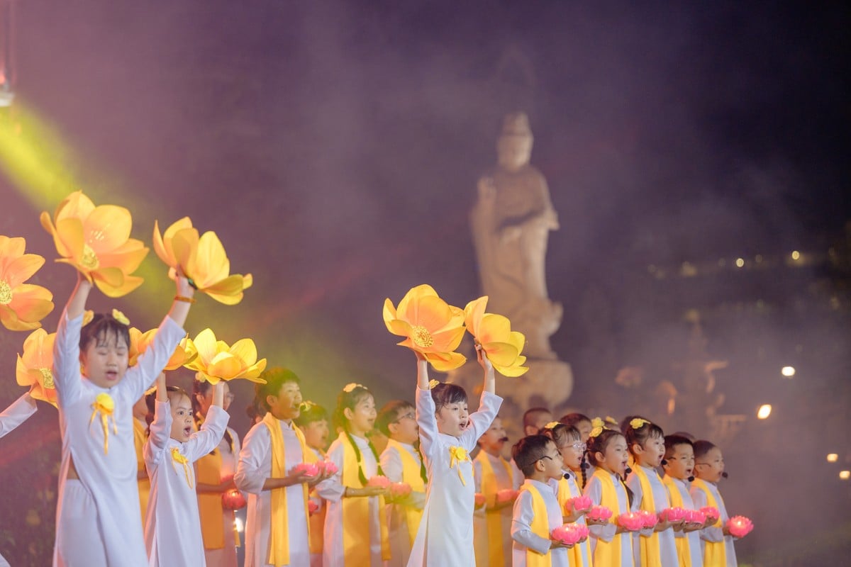 Đêm nhạc “Việt Nam muôn thuở, Sáng ngời đạo thiêng” mở đầu chào mừng Vesak 2025 20