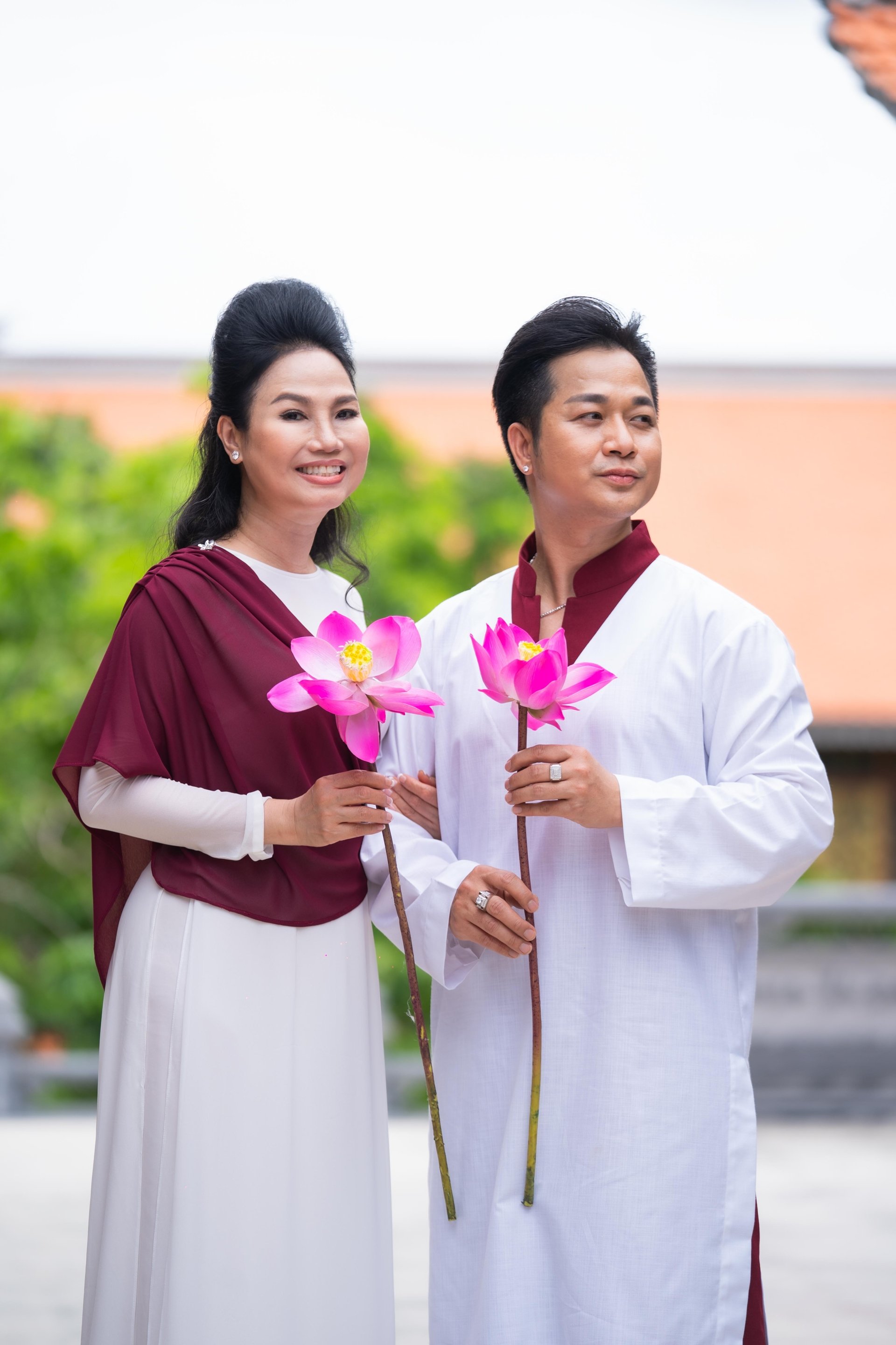 Ca sĩ Sa Huỳnh: “Tôi cảm thấy may mắn vì phụng sự Tam bảo bằng lời ca tiếng hát” 8