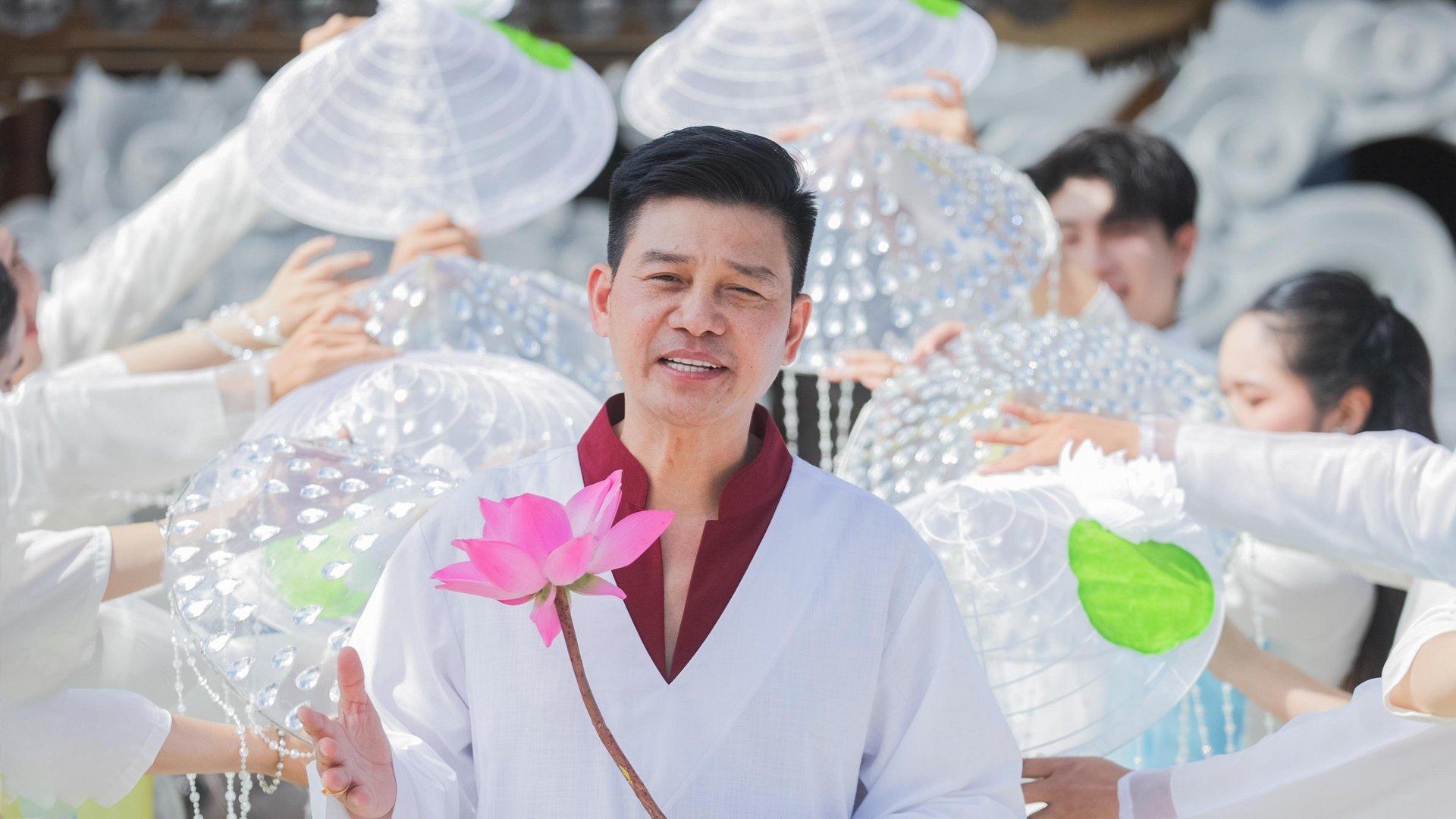 Ca sĩ Sa Huỳnh: “Tôi cảm thấy may mắn vì phụng sự Tam bảo bằng lời ca tiếng hát” 6