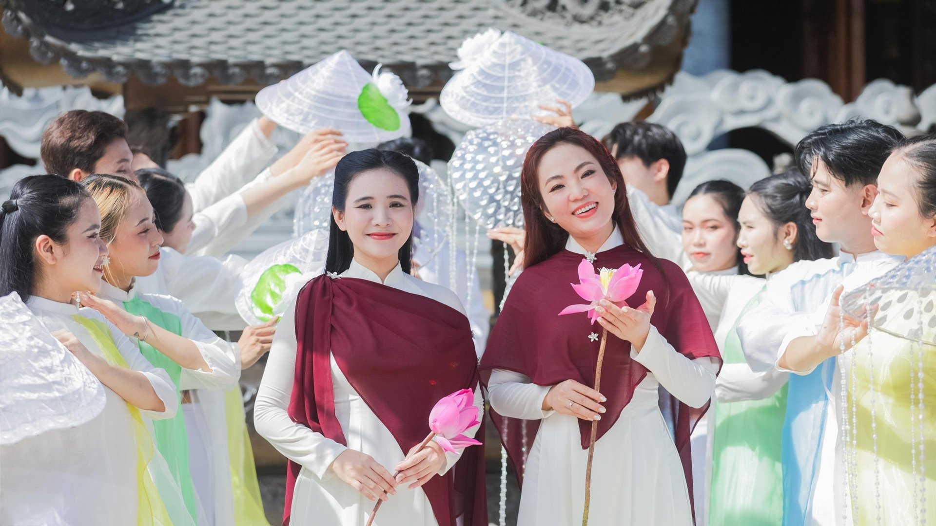 Ca sĩ Sa Huỳnh: “Tôi cảm thấy may mắn vì phụng sự Tam bảo bằng lời ca tiếng hát” 1