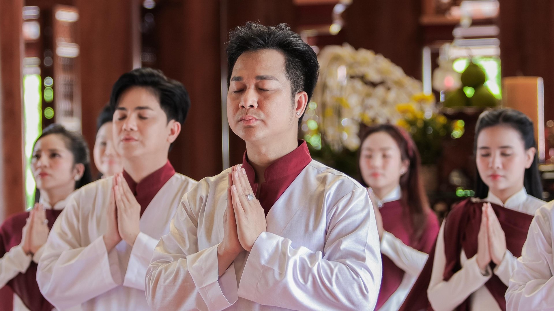 Ca sĩ Sa Huỳnh: “Tôi cảm thấy may mắn vì phụng sự Tam bảo bằng lời ca tiếng hát” 7