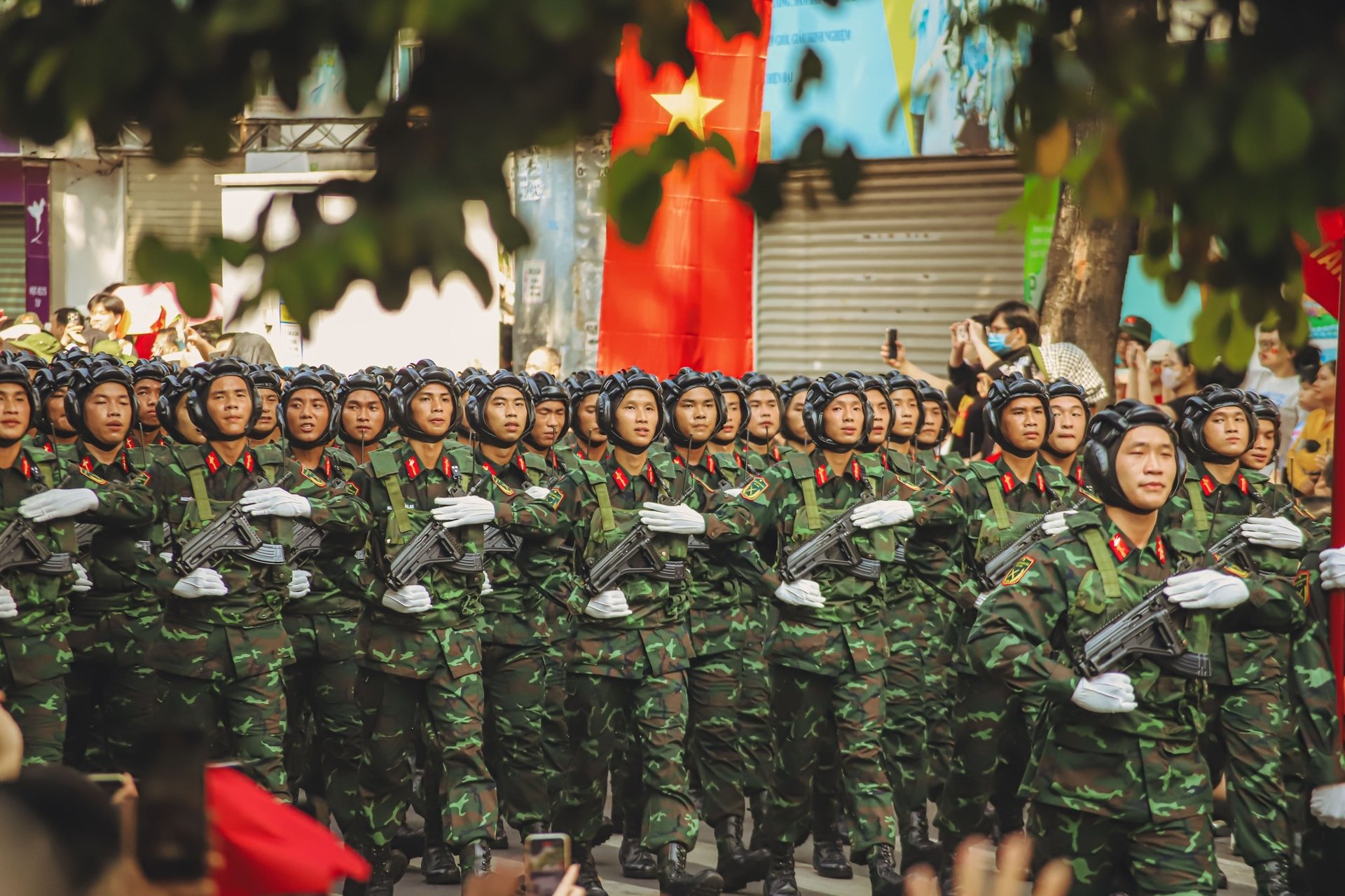 Bộ ảnh duyệt binh sáng 30/4