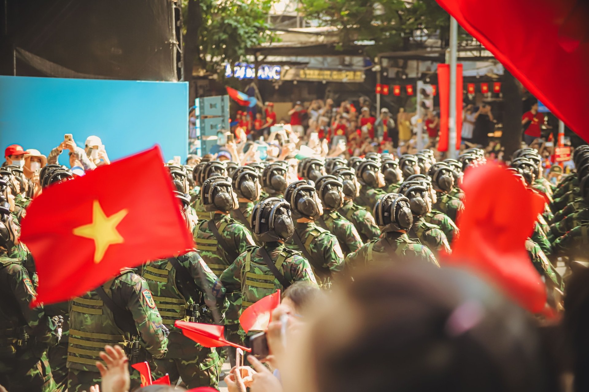 Bộ ảnh duyệt binh sáng 30/4