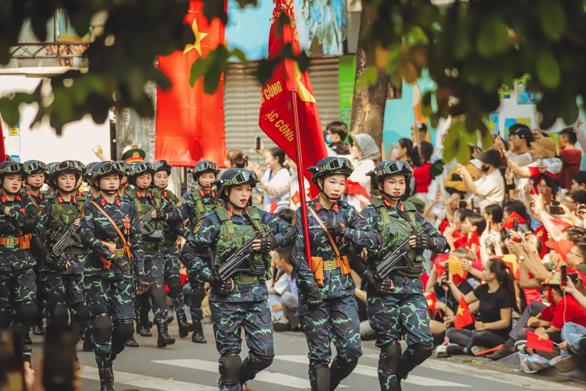 Bộ ảnh duyệt binh sáng 30/4