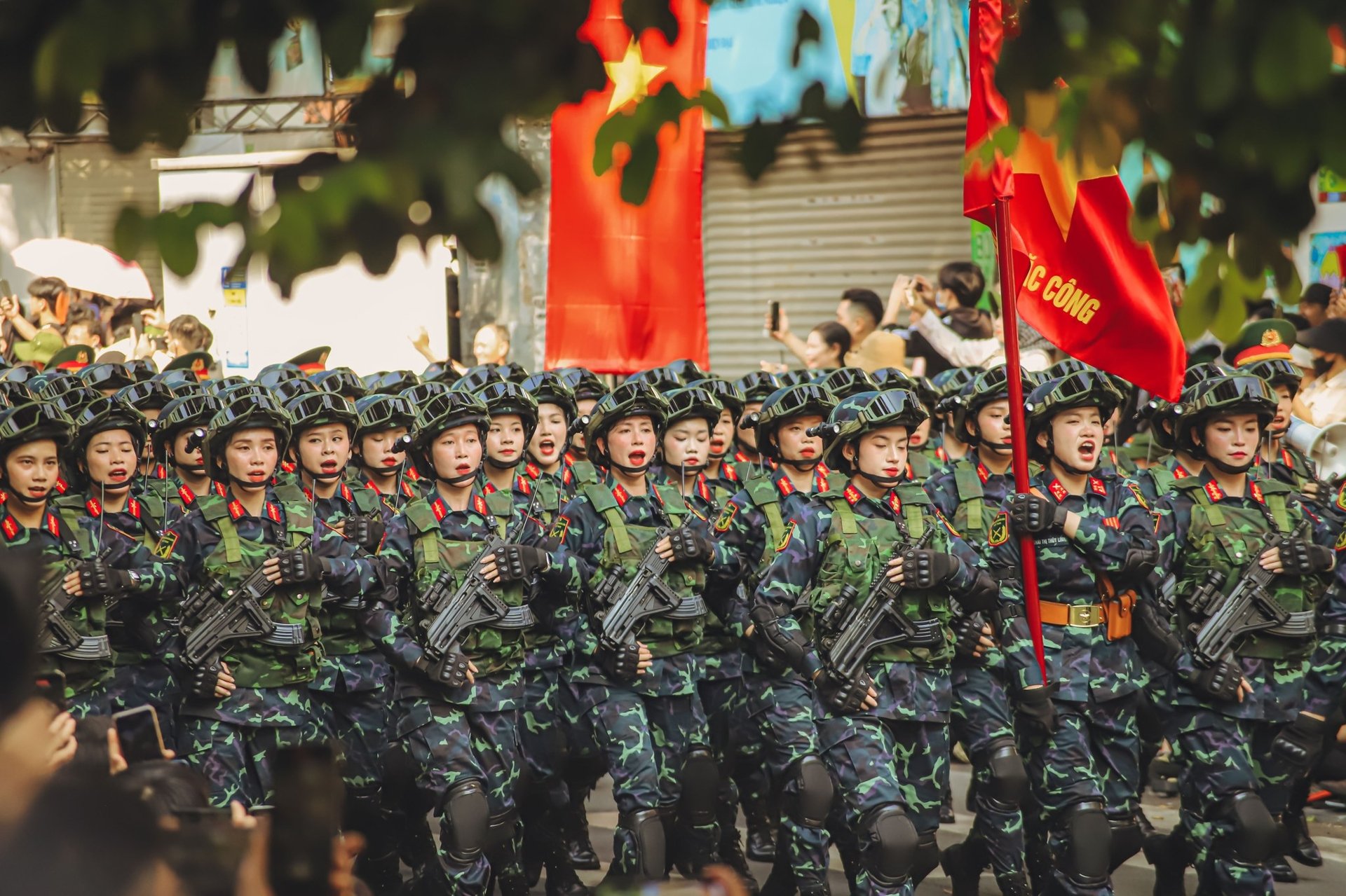 Bộ ảnh duyệt binh sáng 30/4